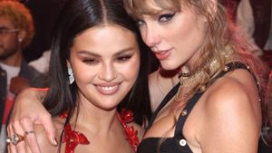 Selena Gomez (li.) und Taylor Swift strahlten bei den MTV VMAs in New Jersey. Foto: imago/MediaPunch