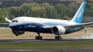 Von einer Boeing 787 lösten sich offenbar Triebwerksteile. (Symbolfoto) Foto: dpa