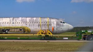 2017 kam das demontierte Flugzeug aus Brasilien am Flughafen Friedrichshafen an. Foto: /Bäßler