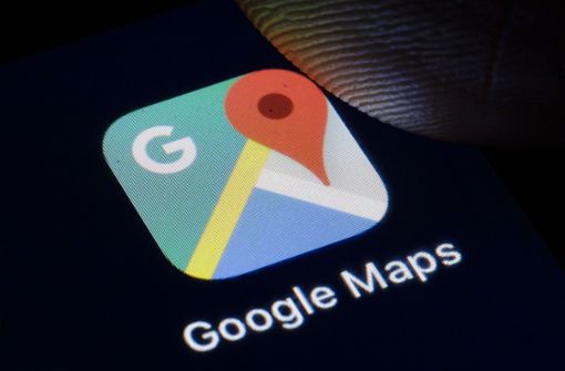 Google Maps hat bei vielen Nutzern das klassische Navigationssystem abgelöst. Foto: imago images/photothek/Thomas Trutschel
