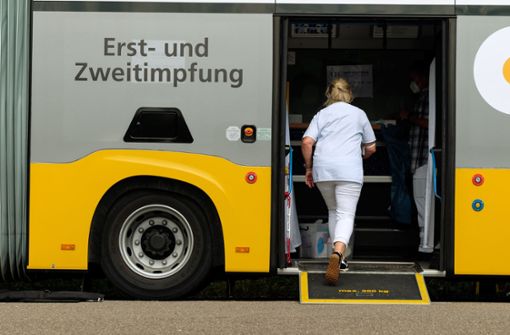 Überall in der Region Stuttgart sind Impfbusse unterwegs. Doch auch in Clubs, auf Sportereignissen oder beim Einkaufen sind spontane Impfungen möglich. Foto: Lichtgut/Max Kovalenko