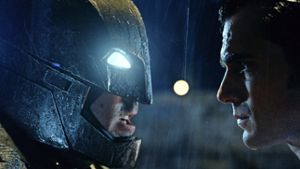 Ben Affleck als Batman (li.), Henry Cavill als Superman Foto: Warner