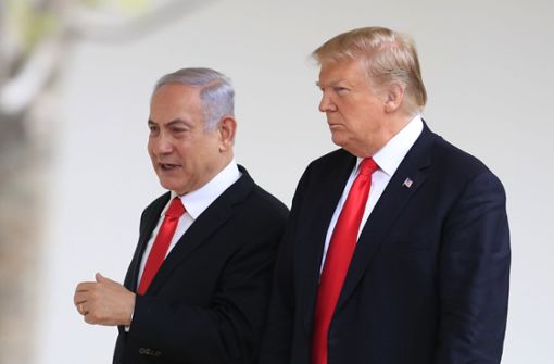 Donald Trump (rechts) unterzeichnete am Montag bei einem Besuch des israelischen Ministerpräsidenten Benjamin Netanjahu eine entsprechende Proklamation der Golanhöhen. Foto: AP