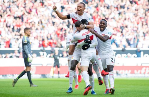 Mit dem Sieg gegen den SSV Jahn Regensburg erobert der VfB Stuttgart den zweiten Platz in der Tabelle. Foto: dpa/Tom Weller