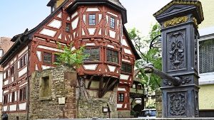 Die mittelalterliche Altstadt mit den Fachwerkbauten ist ein Juwel, das bekannter werden muss –  darüber waren sich Redner und  Bürger im  Kursaal einig. Foto: Zweygarth