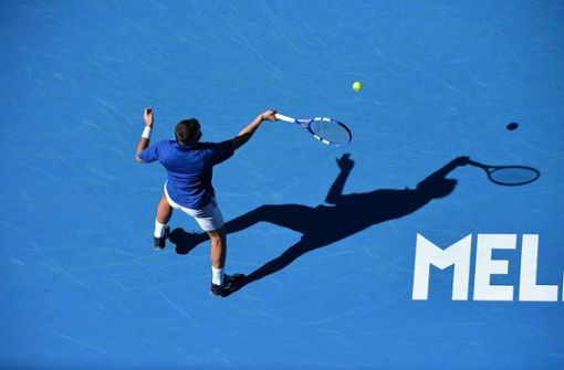 Kurz vor dem Start der Australian Open sorgt eine Corona-Fall für Aufruhr. (Symbolbild) Foto: imago images/PanoramiC/Antoine Couvercelle