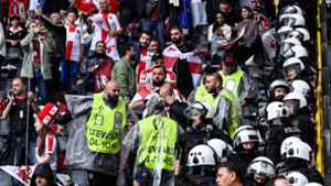 Vor EM-Spiel: Türkische und georgische Fans prügeln sich im Stadion