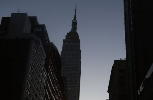 Die Stadt, die niemals schläft, in völliger Dunkelheit: New York ist der Schauplatz von Don DeLillos neuem Werk. In unserer Bildergalerie können Sie sich durch seine wichtigsten Romane klicken. Foto: imago images / ZUMA Press/Nancy Kaszerman