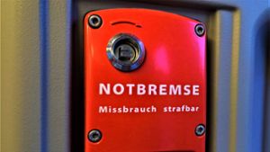 Die Benutzung der Notbremse ohne triftigen Grund ist in Deutschland strafbar. (Symbolbild) Foto: IMAGO/Manfred Segerer