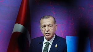 Recep Tayyip Erdogan kündigte erst kürzlich an, die Wahlen seien nun seine letzten - laut Beobachtern der Versuch, AKP-Wähler emotional zu gewinnen. Foto: Kay Nietfeld/dpa