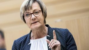 Finanzministerin Edith Sitzmann (Grüne) zeigt sich nach zwei Niederlagen vor Gericht gegenüber den Beamten als gute Verliererin. Foto: picture alliance/dpa/Tom Weller