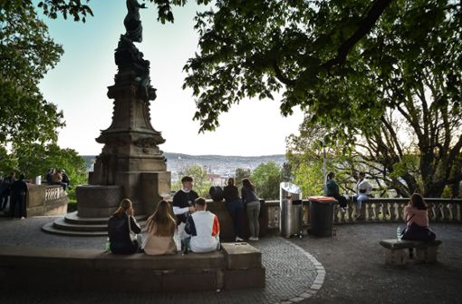 An vielen öffentlichen Orten – im Bild der Eugensplatz – gilt das Alkoholverbot. Foto: Lichtgut/Max Kovalenko