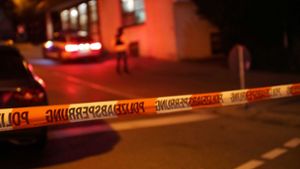 Das Spezialeinsatzkommando der Polizei durchsuchte am Samstagabend ein Haus in Nürtingen. Foto: SDMG/SDMG / Kohls