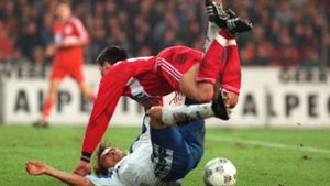 Günther Schäfer (unten) im Einsatz – damals gegen den VfB Stuttgart Foto: Baumann