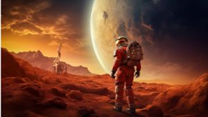 So stellt sich ein „Space Artist“ eine zukünftige Mars-Mission vor. Ein Astronaut im orangefarbenen Raumanzug geht auf der zerklüfteten Oberfläche des roten Planeten Mars spazieren. Foto: Imago/Imagebroker