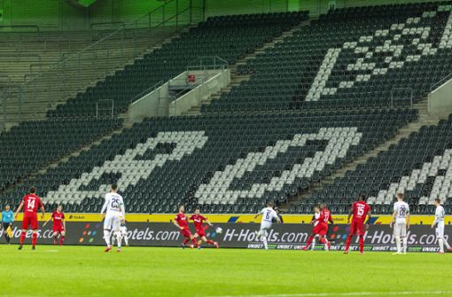 Fußball – und keiner schaut zu: Geisterspiel zwischen Gladbach und Köln Foto: imago/Werner Otto