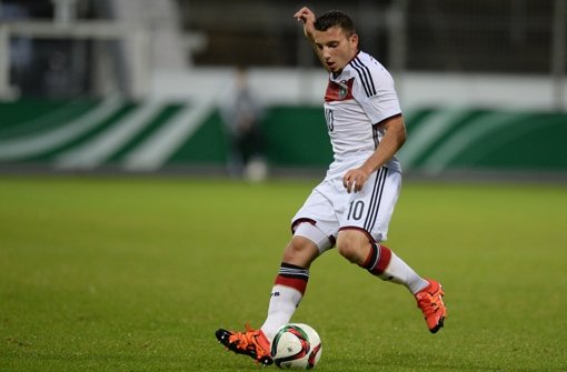 Der offensive Mittelfeldspieler Arianit Ferati hat seinen Vertrag beim VfB Stuttgart verlängert. Foto:  