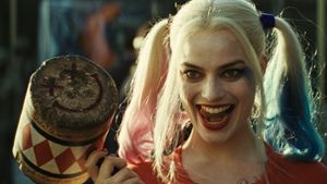 Harley Quinn (Margot Robbie) geht hammerhart zur Sache. Foto: Warner Bros.