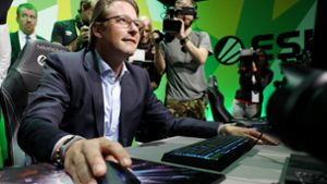 Verkehrsminister Andreas Scheuer posierte auf der Videospielmesse Gamescom in Köln mehrfach für die Medien. Foto: dpa