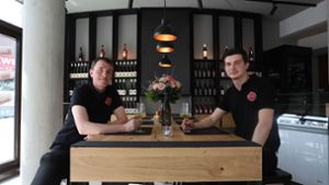 Neue Gastronomen: Michael Roth und Marc Müller in ihrem Lokal Wine Not. Foto: Lichtgut/Zophia Ewska
