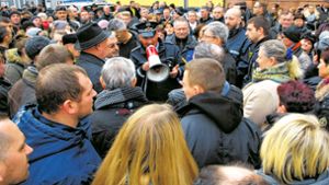 Aufgeheizte Stimmung: Im Januar 2016 demonstrierten Russlanddeutsche in Lahr gegen Flüchtlinge. Die Polizei und Oberbürgermeister Müller versuchten zu beruhigen. Foto: enba