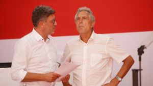 Präsident Claus Vogt (links) und Vizepräsident Rainer Adrion blicken gespannt auf die nächste Mitgliederversammlung des VfB Stuttgart. Foto: Baumann/Hansjürgen Britsch