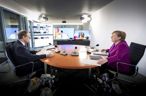 Am Montag werden die Regierungschefs der Länder wieder mit Angela Merkel über den Kampf gegen die Coronapandemie beraten. Foto: dpa/Guido Bergmann