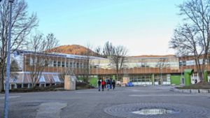 Das Michelberg-Gymnasium in Geislingen ist eine Bauruine – und bringt die Finanzen der kleinen Stadt zum Kollaps Foto: 7Aktuell/ Christina Zambito