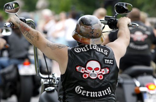 Die  Rocker-Gruppe „Outlaws“ ist in den Fokus der Polizei gerückt. Mehrere Wohnungen wurden durchsucht. (Symbolfoto) Foto: AP