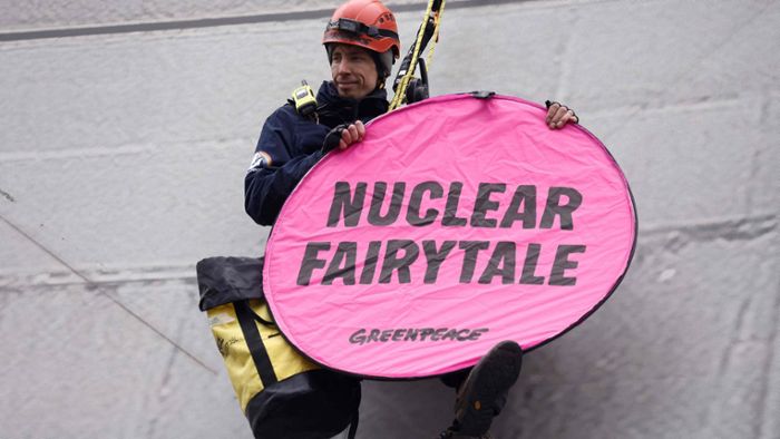 Umweltaktivisten stören Atomgipfel in Brüssel