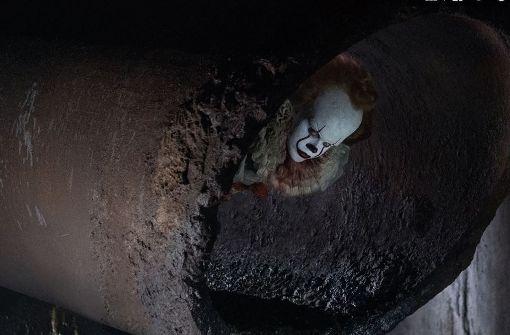 In Stephen Kings „Es“ lautert das Grauen in Form eines Clowns in den Kanalrohren der amerikanischen Kleinstadt Derry. Foto: Warner Bros. and RatPac-Dune Ent