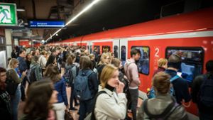 Gedränge in der S-Bahn: ein alltägliches Bild Foto: Lichtgut/Achim Zweygarth