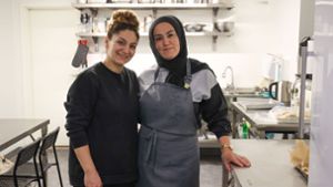 Dylan Kurucu und Emine Kasal (rechts), ein Teil von Mommies Kitchen Gang. Foto: Lichtgut//Leif Piechowski