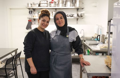 Dylan Kurucu und Emine Kasal (rechts), ein Teil von Mommies Kitchen Gang. Foto: Lichtgut//Leif Piechowski