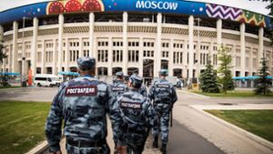 Russische Sicherheitskräfte sind während des WM-Turniers, wie hier in Moskau, omnipräsent. Foto: dpa