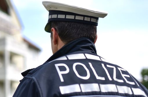 Die Polizei sucht den Angreifer, wegen des Verdachts auf gefährliche Körperverletzung. (Symbolbild) Foto: dpa/Uwe Anspach