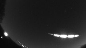 Sechs Videobilder der Sternwarte Welzheim zeigen aneinander gehängt den Flugverlauf des Meteoriten. Foto: Sternwarte Welzheim