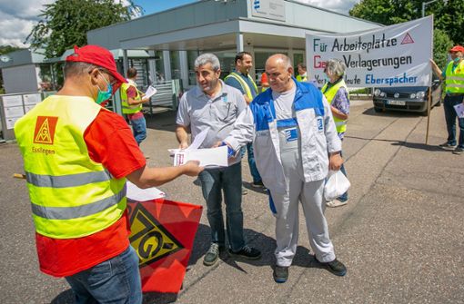 Bereits im Juni gab es eine Kundgebung, die sich gegen den Abbau von Arbeitsplätzen richtete. Foto: Roberto Bulgrin