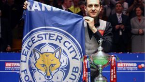 Leicester Citys Edelfan: Mark Selby nach seinem WM-Sieg in Sheffield Foto: AP