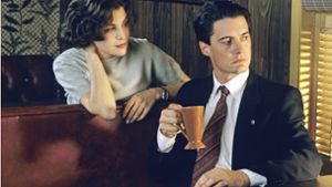 Verdammt guter Kaffee! Verdammt gute Serie! Sherilyn Fenn und Kyle MacLachlan in „Twin Peaks“ Foto: imago//Everett Collection