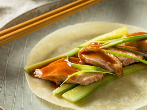 Die Peking-Ente schmeckt auch ohne tierische Zutaten. Foto: IMAGO/Pond5 Images