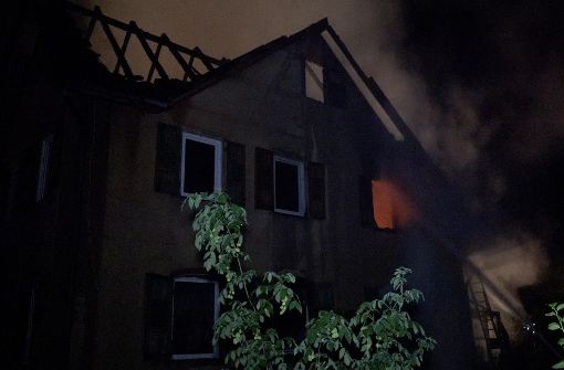 Bei einem Gewitter im Großraum Tübingen sind ein Wohnhaus (Foto) sowie ein Teil eines Firmenkomplexes in Brand geraten. Foto: 7aktuell.de/Alexander Hald