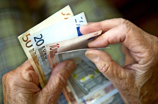 Die Grundrente bringt manch einem Rentner mehr Geld aufs Konto. Foto: dpa/Marijan Murat