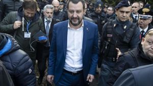 Lega-Chef Matteo Salvini ist als Innenminister der starke Mann in Italiens Regierung – und treibt den Haushaltsstreit mit der EU auf die Spitze. Foto: AP