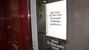 Seitdem die Praxis von Doktor Eberwein an der Freihofstraße geschlossen ist, gibt es nur noch drei Hausärzte in Stammheim. Foto: Chris Lederer