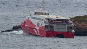 Die Fähre „San Gwann“ der Reederei FRS ist auf der kleinen Insel zwischen Ibiza und Formentera auf Grund gelaufen. Foto: dpa/Germán Lama