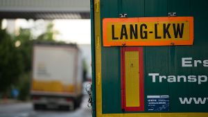 Lang-Lkw dürfen auch in Baden-Württemberg testweise fahren. Foto: dpa