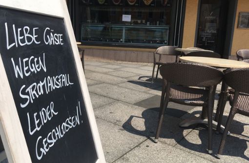 Die Kunden des Eiscafé Pierrot in der Göppinger Fußgängerzone mussten  am Montag auf das kühle Vergnügen verzichten. Foto: StZ