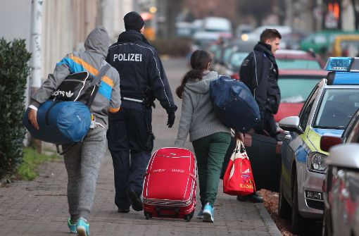 Im auslaufenden Jahr wurden in Baden-Württemberg 1184 Flüchtlinge mehr als 2015 abgeschoben. (Symbolfoto) Foto: dpa-Zentralbild