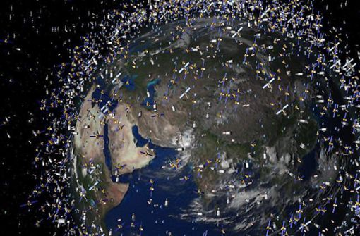 Rund 6500 Tonnen Schrott rasen im Orbit um die Erde durch das Weltall. Das sind mehr als 600 000 Objekte mit einem Durchmesser größer als ein Zentimeter in Umlaufbahnen um den Blauen Planeten. Foto: ESA/dpa